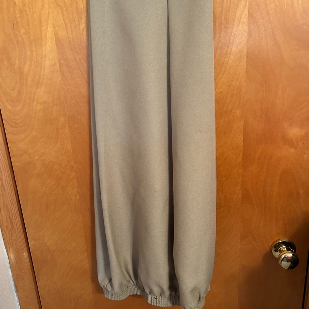 Khaki knit capris.